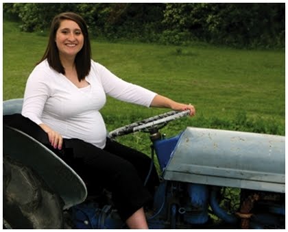 tractor%2B11pregnant%2Bwoman_tractor.jpg