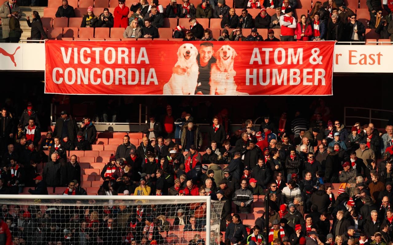 JS118563418_REUTERS_Banner-of-Arsenals-Alexis-Sanchez-in-the-stands-before-the-match-1-xlarge_trans_NvBQzQNjv4BqM37qcIWR9CtrqmiMdQVx7EW3L1IFXRN-W7ix9oVxP-w.jpg