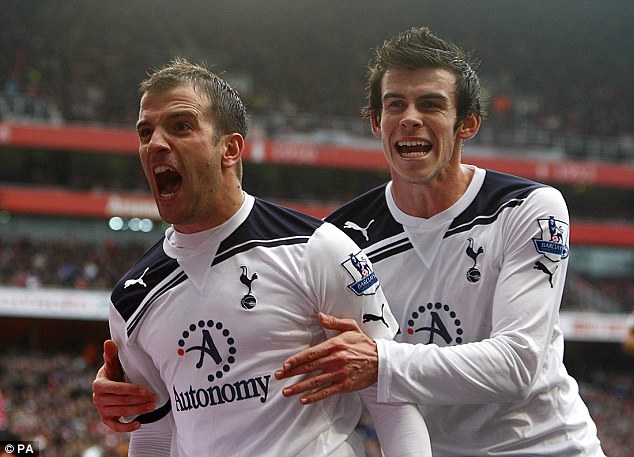 1411713050124_wps_46_Tottenham_Hotspur_s_Rafae.jpg