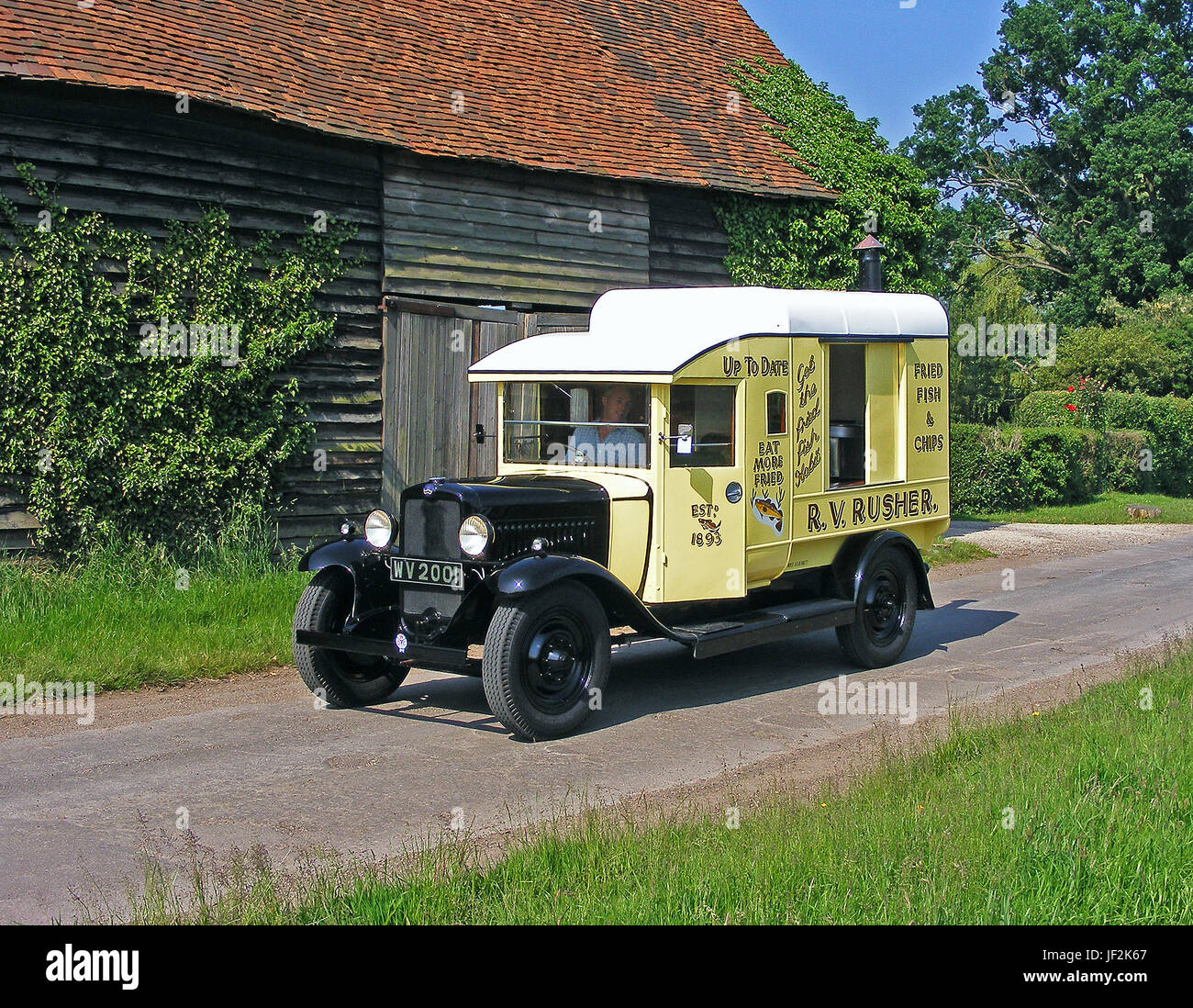 1932-bedford-ws-fish-and-chip-van-JF2K67.jpg