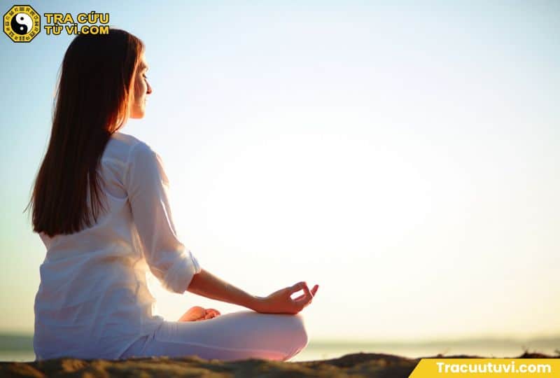 Nên tìm hiểu thêm về thiền định và yoga