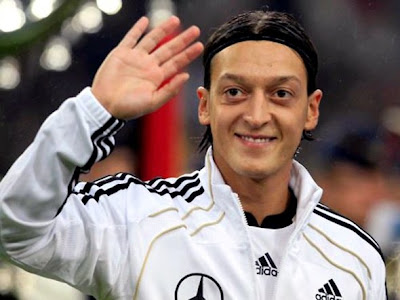 Mesut+Ozil+new+pic+2012+06.jpg