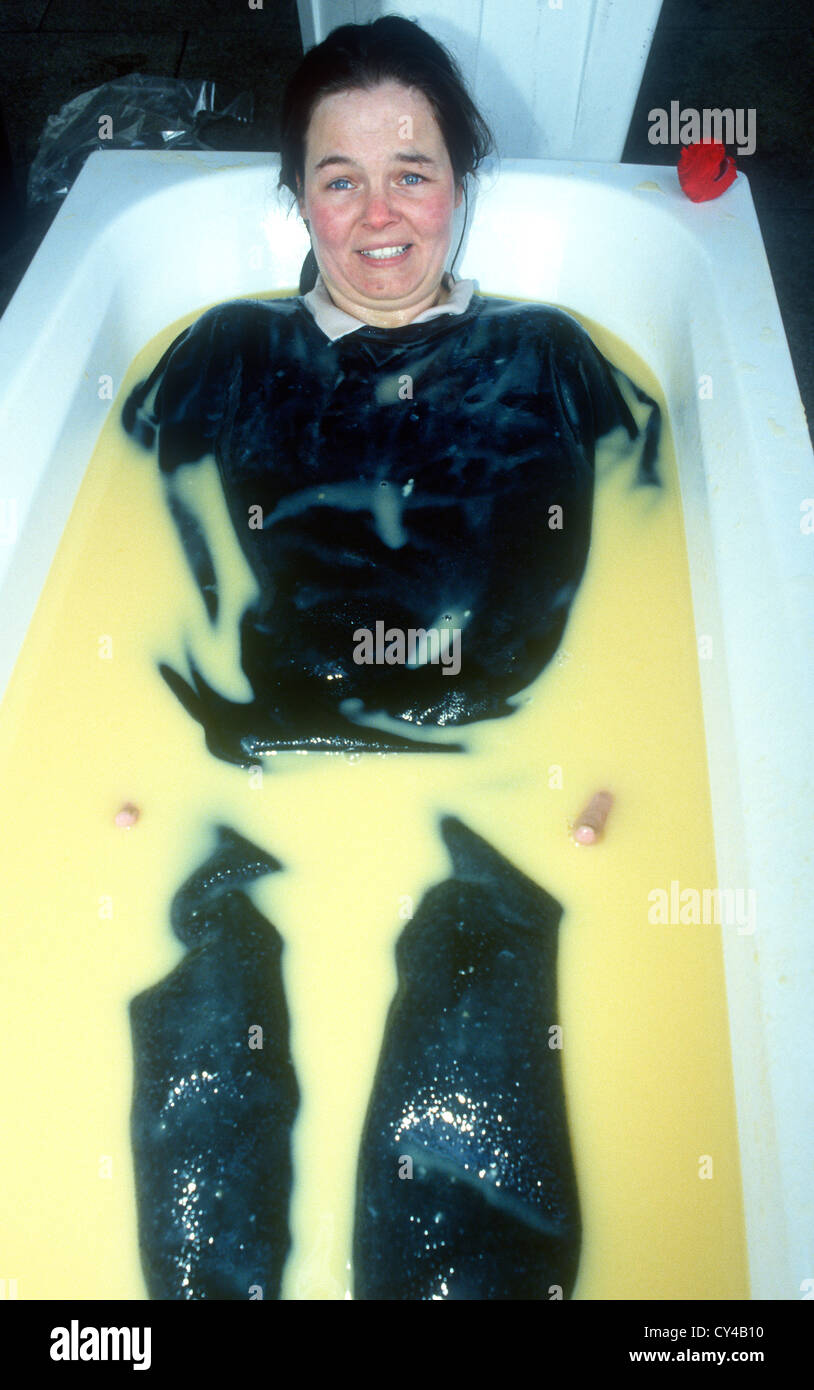 raising-money-for-comic-relief-by-lying-in-a-bath-of-custard-CY4B10.jpg
