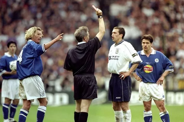 Referee-Trevor-Heilbron-sends-off-Justin-Edinburgh-of-Tottenham-Hotspur.jpg