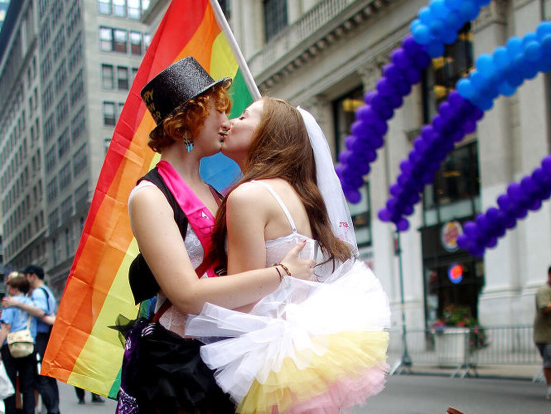 gaymarriage-df525eb754e31a8bc3b8fd24ab1d1c58f20b29aa-s40-c85.jpg