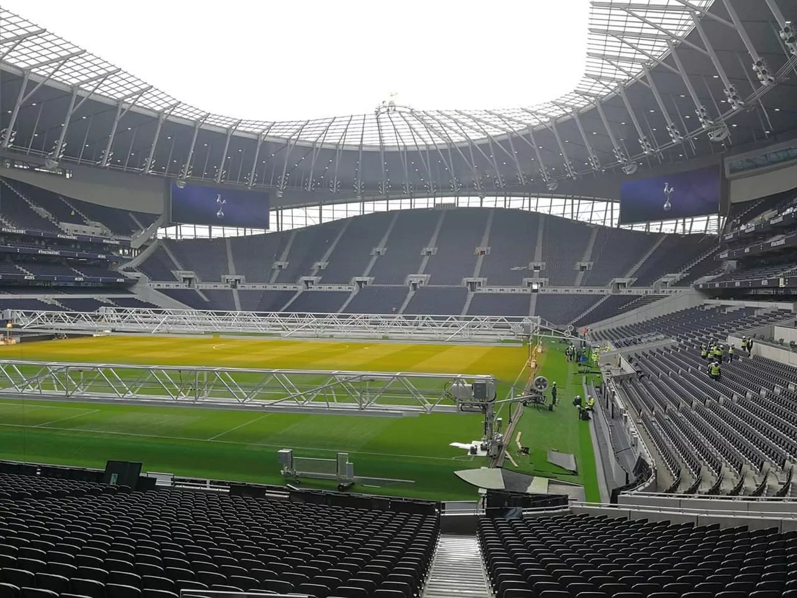 0_New-Spurs-stadium-worker-photo-4.jpg