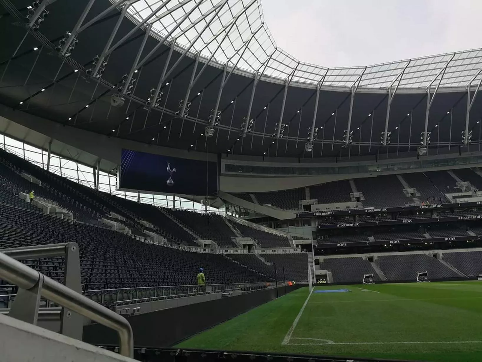 0_New-Spurs-stadium-worker-photo-9.jpg