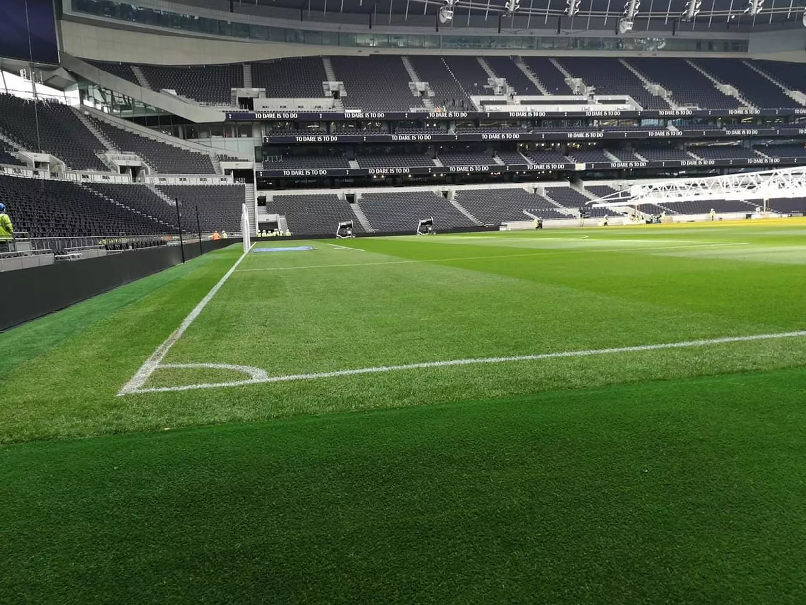 0_New-Spurs-stadium-worker-photo-11.jpg